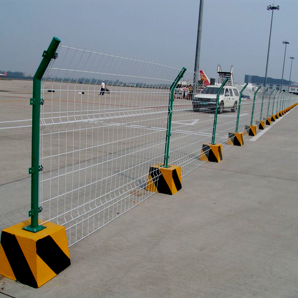 飛機(jī)圍界-鋁包鋼機(jī)場(chǎng)護(hù)欄圖片3 飛機(jī)圍界-鋁包鋼機(jī)場(chǎng)護(hù)欄圖片3