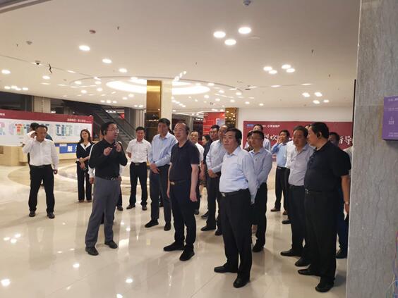 滁州市“三看三比”檢查組蒞臨定遠(yuǎn)紅星美凱龍商場(chǎng)觀(guān)摩項(xiàng)目工作